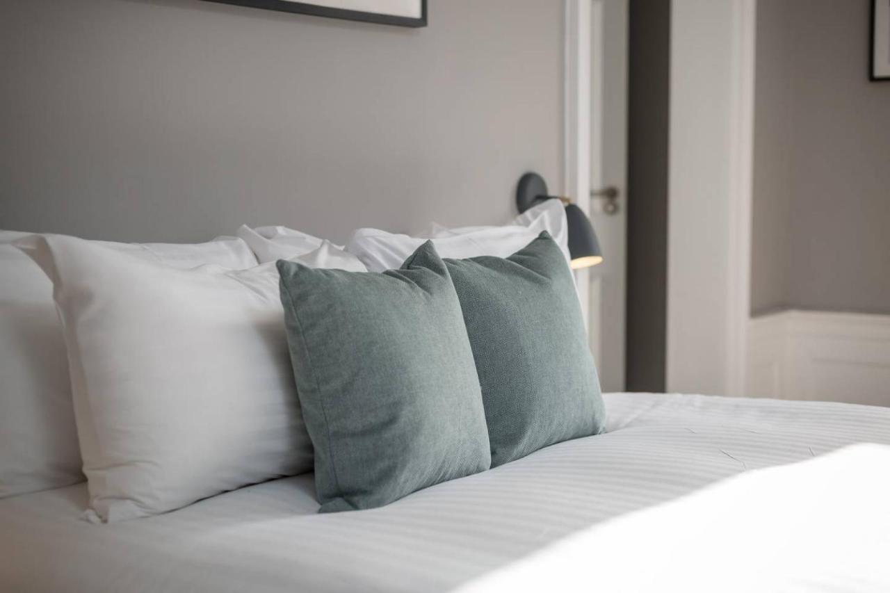 Joivy Spacious And Bright 1Bed Apt, Short Walk From Princes Street Edimburgo Exterior foto